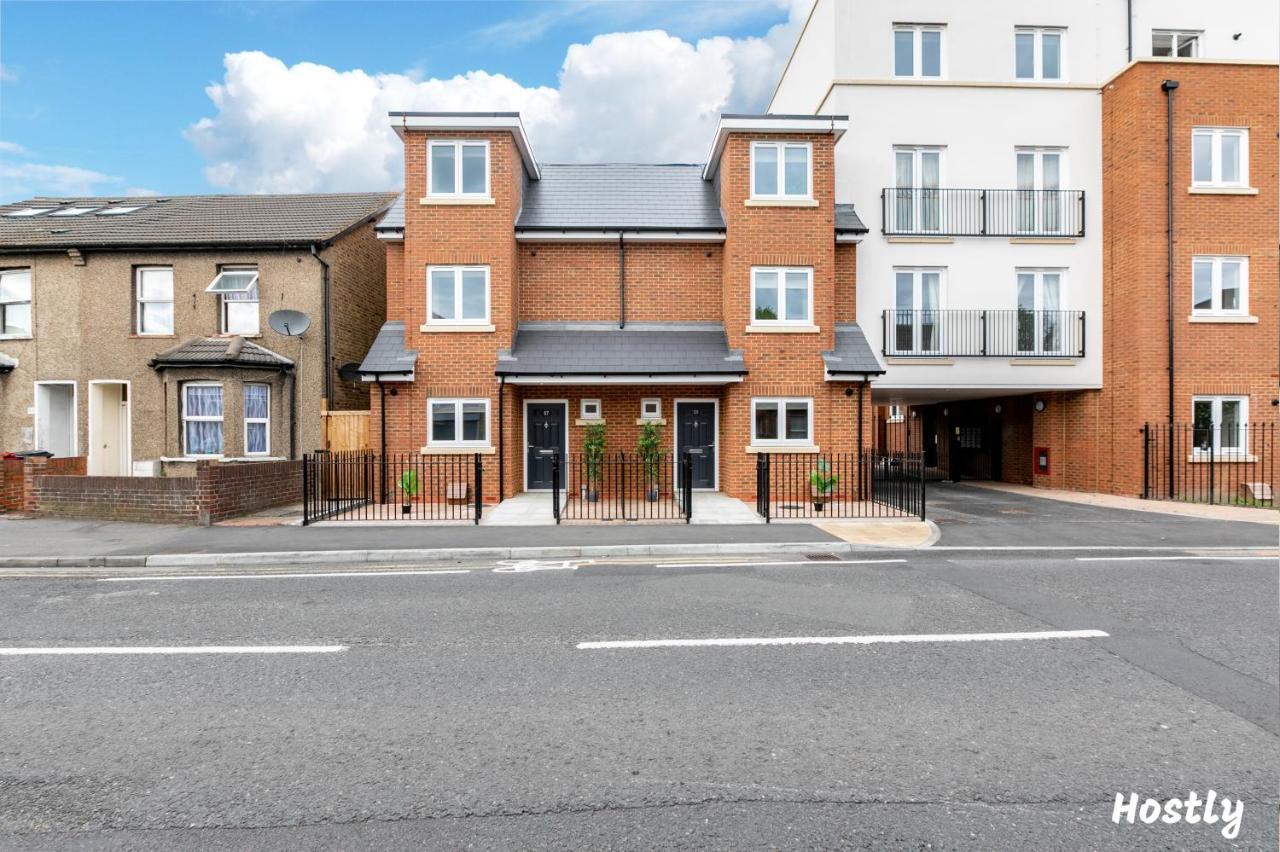 Turtle And Rabbit - Comfortable And Spacious Houses Slough Bagian luar foto